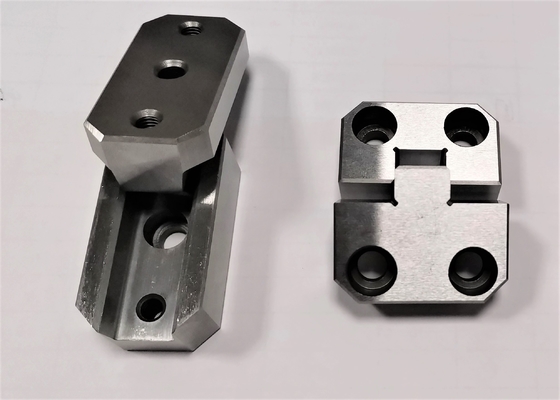部品を置くブロックの先を細くすること型YK30を見つけるSUJ2窒化物