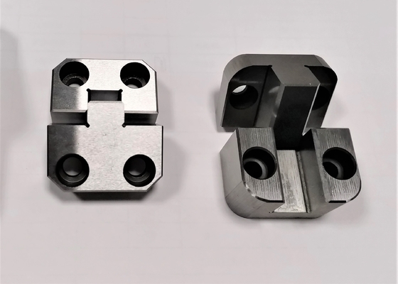 部品を置くブロックの先を細くすること型YK30を見つけるSUJ2窒化物